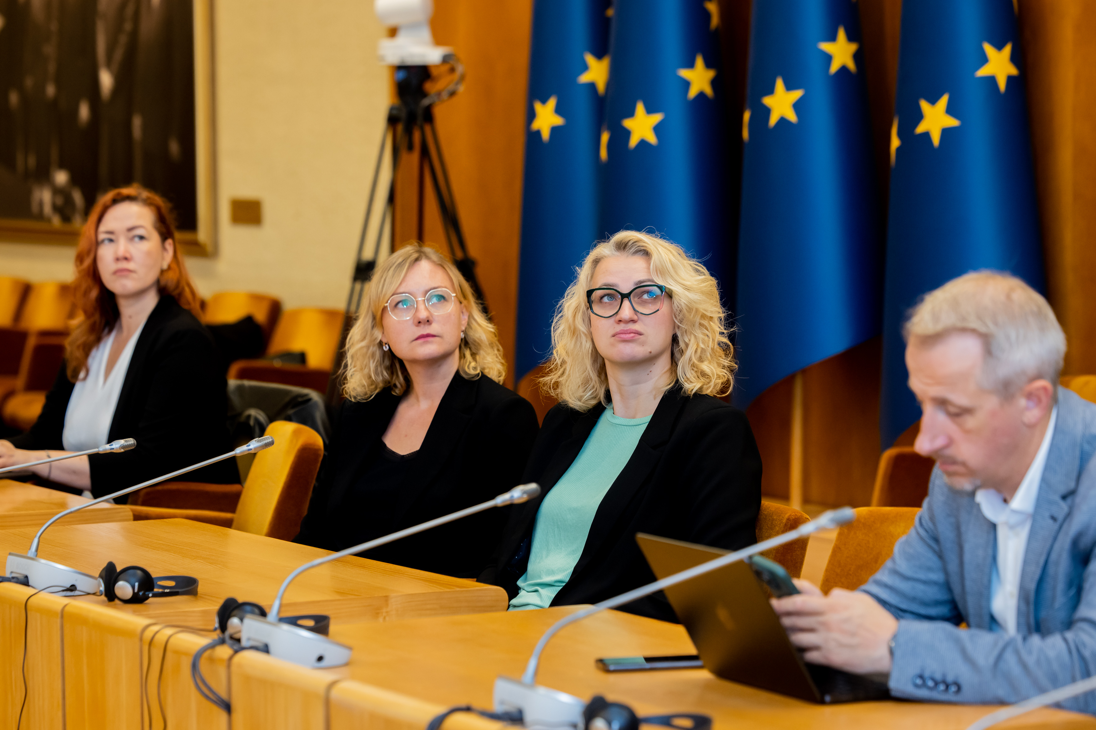 Seimas_09-27_04